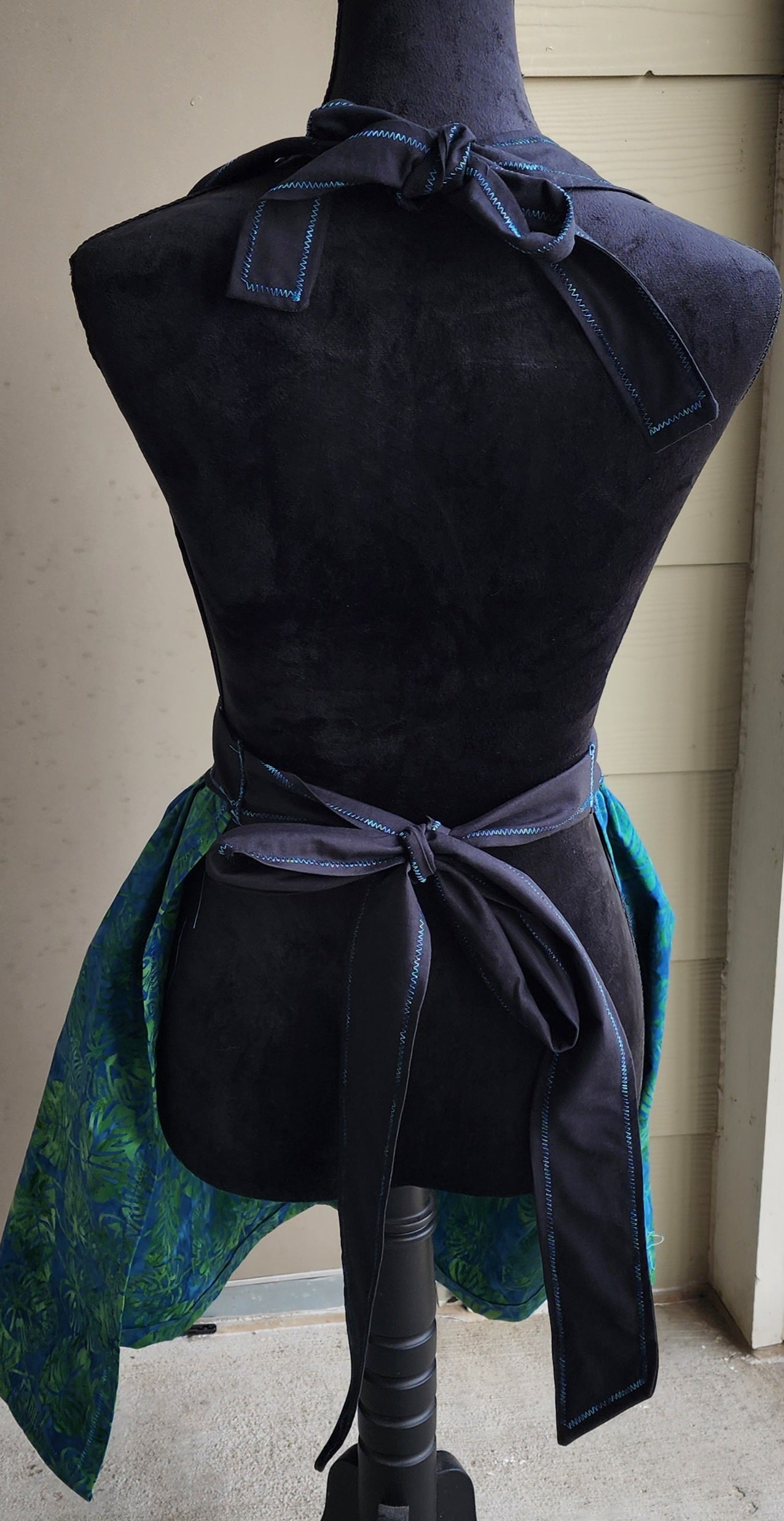 Rock A Hula Apron