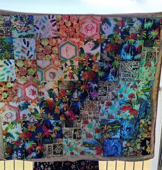Hawaiian Vibes Throw Quilt