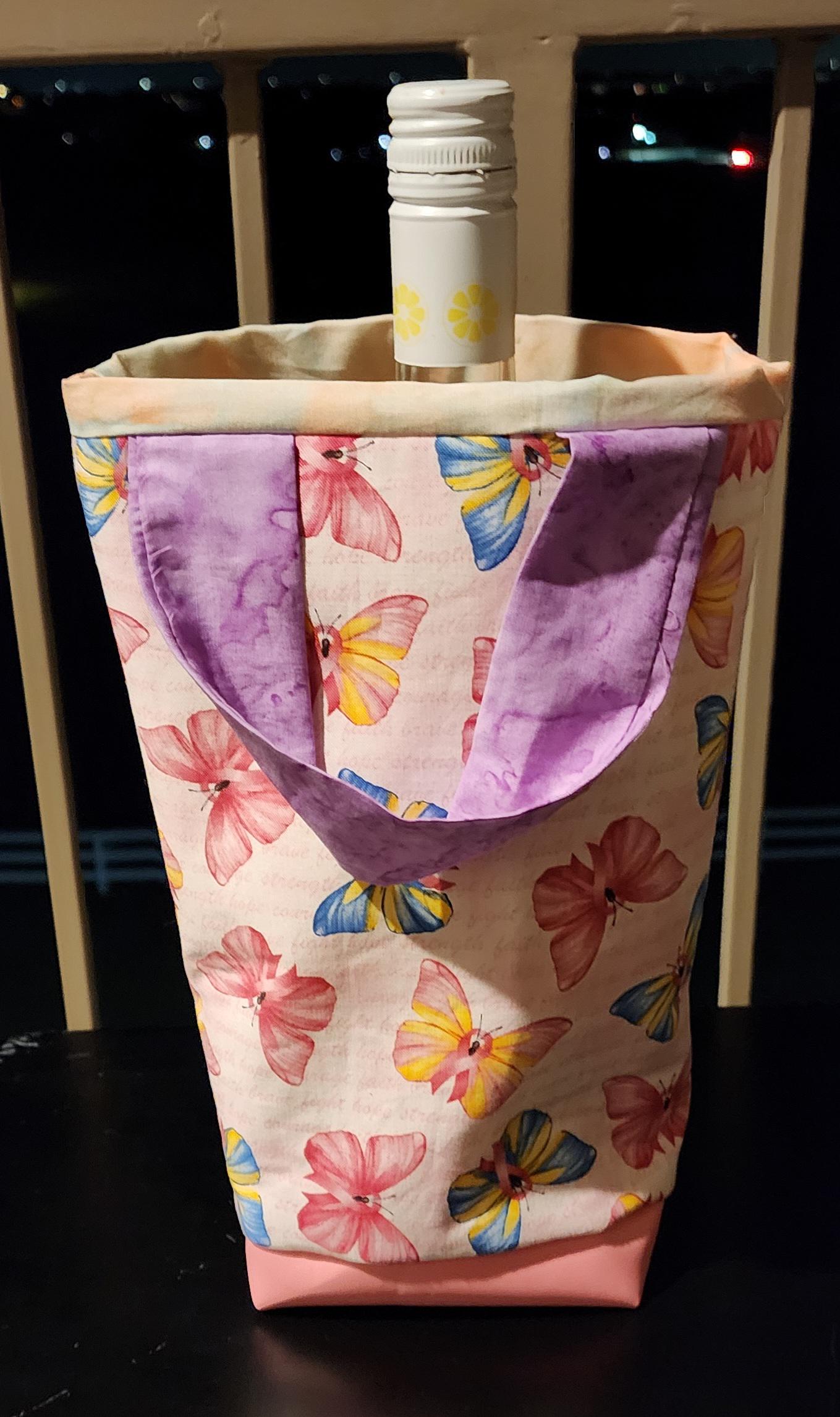 The Helen Collection Wine Bag in Butterfly